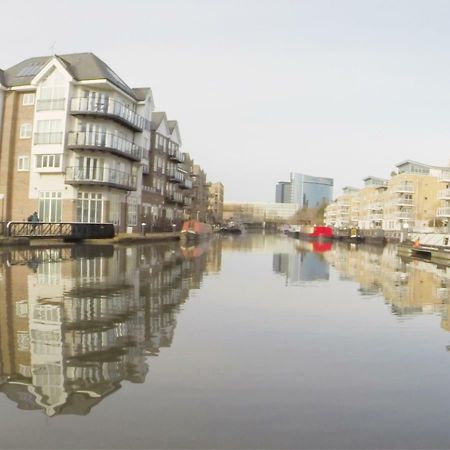 Slick Suite In A Waterside West-London Development Brentford Exterior foto