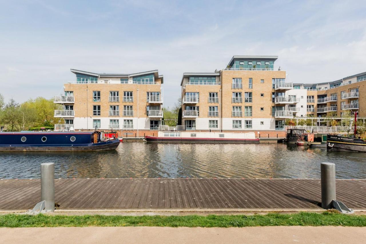 Slick Suite In A Waterside West-London Development Brentford Exterior foto